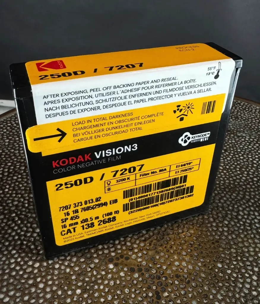 Kodak Vision3 250D 16mm – 30,5 m (100 ft)