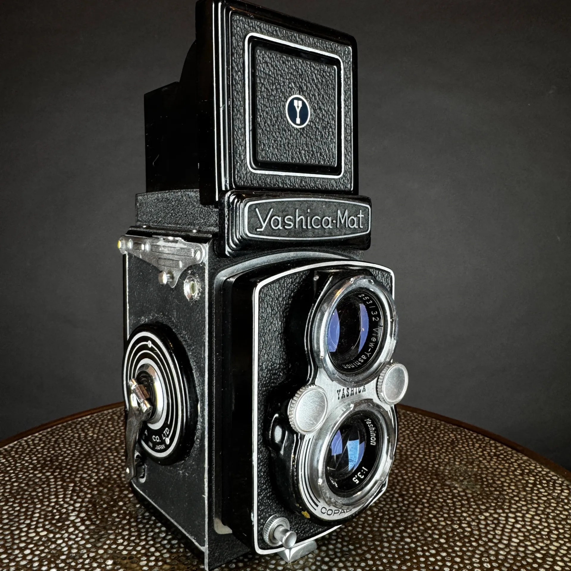 Yashica-Mat + 80 mm f/3.5