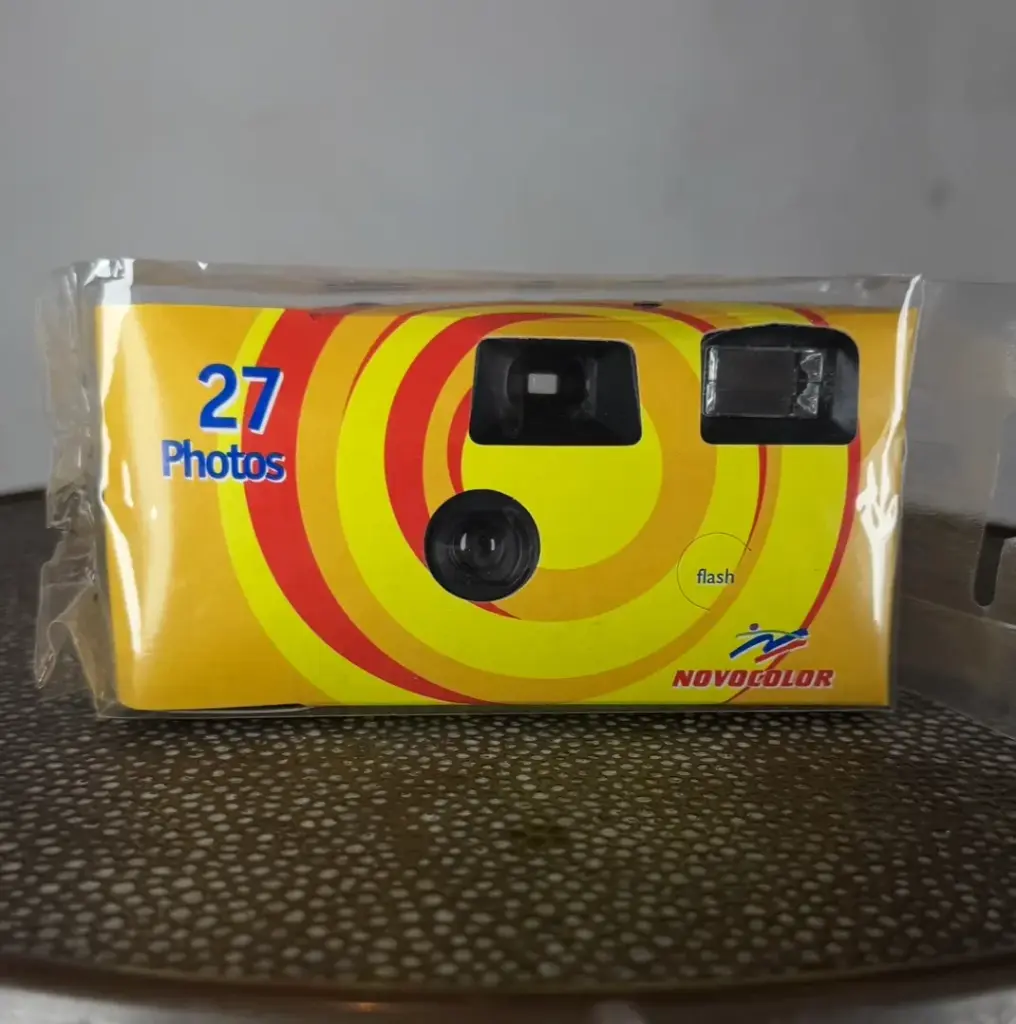 NOVOCOLOR Shot Flash Disposable Camera - 400 Iso - 27 Shots