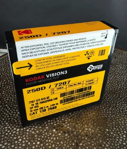 Kodak Vision3 250D 16mm – 30,5 m (100 ft)